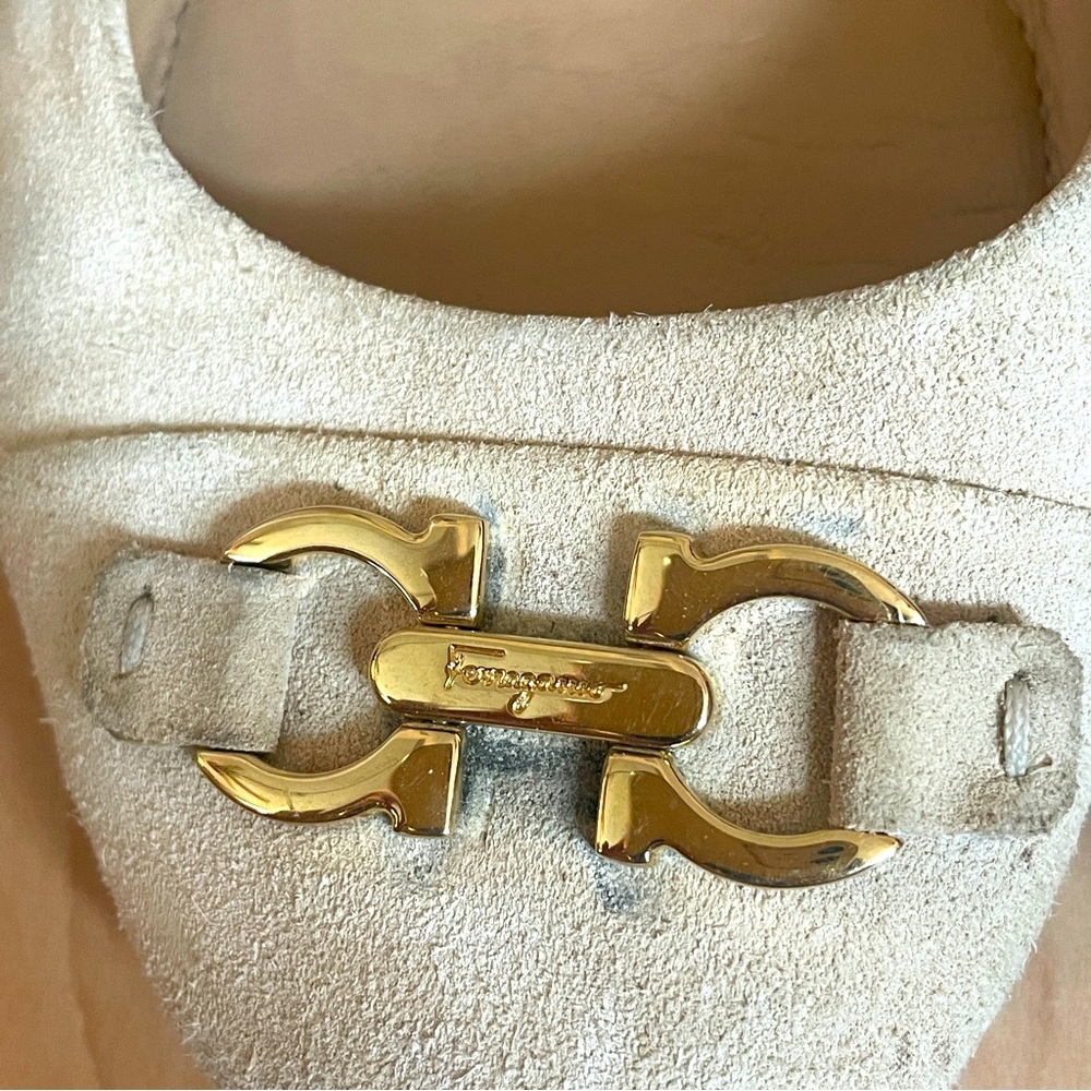 Salvatore Ferragamo beige suede ballet flats 7.5M - Picture 2 of 12